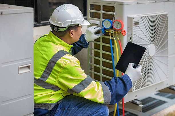 Professional Hvac technician working in Crestview, FL